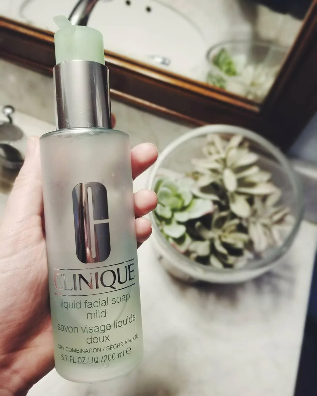 صابون مایع صورت کلینیک مدل liquid facial soap mild